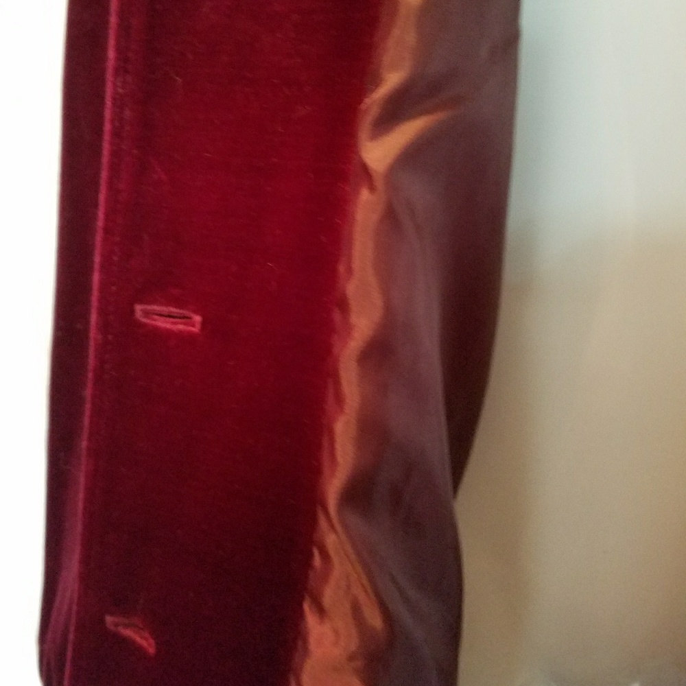 SOLD - Vintage velvet jacket in plum wine - Picture 6 of 8